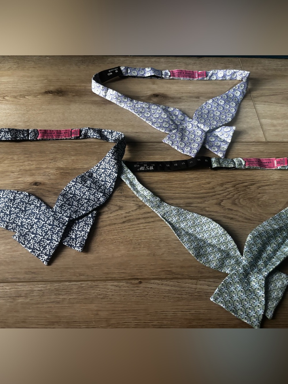 Vineyard Vines 100% Men's Silk Adjustable bow tie lot.